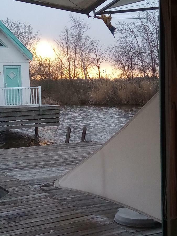 Bootshaus Am See นอยซีเดิลอัมเซ ภายนอก รูปภาพ