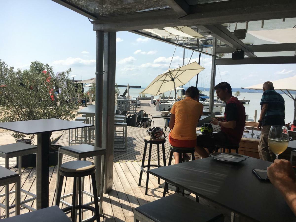 Bootshaus Am See นอยซีเดิลอัมเซ ภายนอก รูปภาพ
