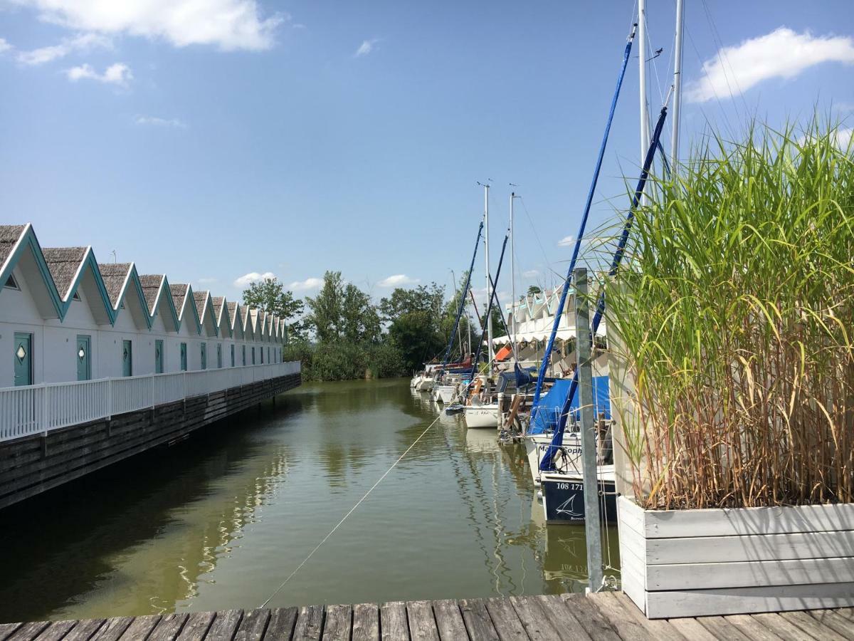 Bootshaus Am See นอยซีเดิลอัมเซ ภายนอก รูปภาพ