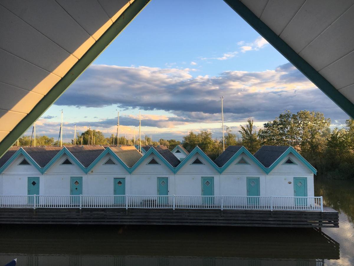 Bootshaus Am See นอยซีเดิลอัมเซ ภายนอก รูปภาพ